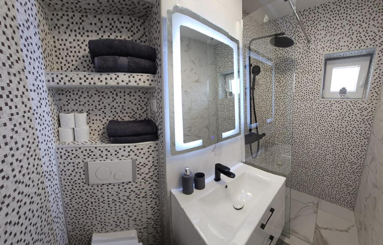Modern Residence Scala Zalău Esterno foto